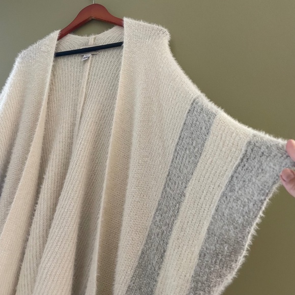 Saturday Sunday Anthropologie Women OS Fuzzy Knit Open Cardigan Poncho Cozy - Picture 4 of 10